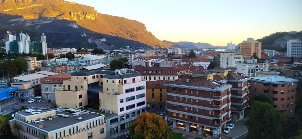 Day, Neighbourhood, City view, Mountain view, Location