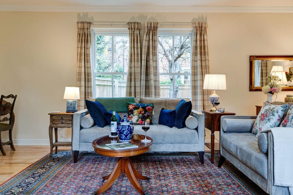 View (from property/room), Living room, Seating area