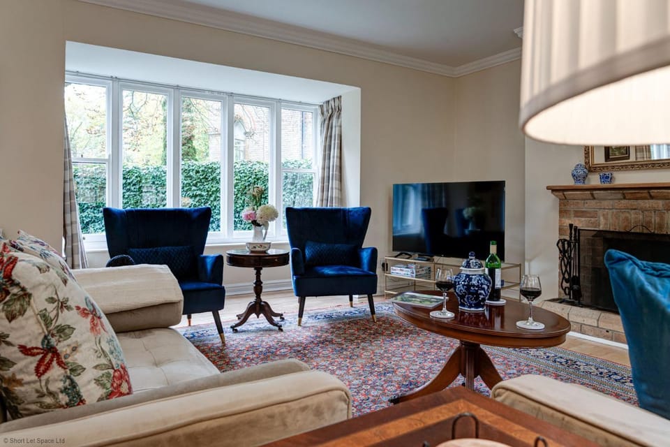 TV and multimedia, View (from property/room), Living room, Seating area