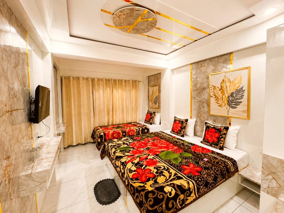 The Luxury Stay Hotel Mid - Town All Deluxe Room Near Mall Road Nainital Hotel in Noida
