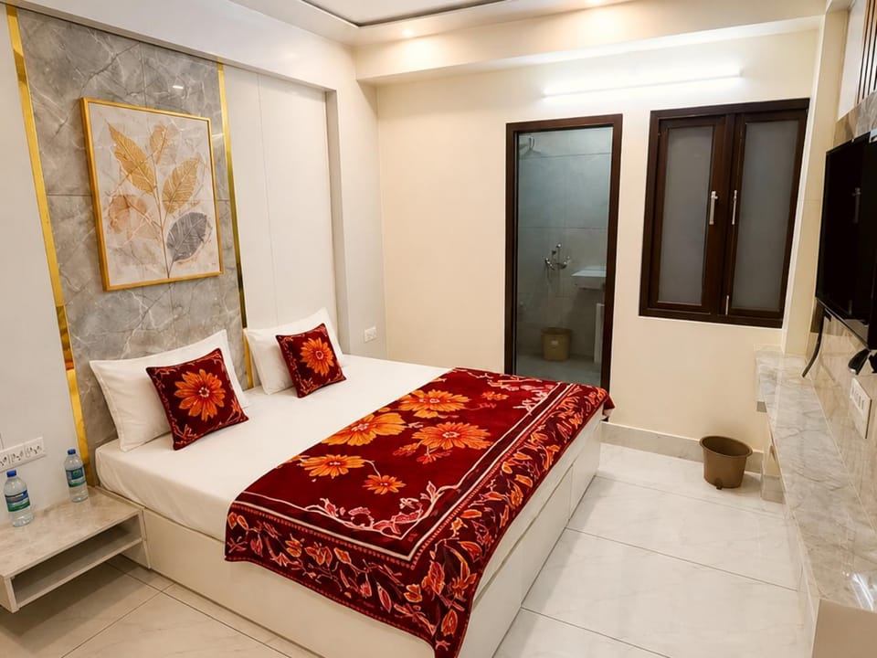 The Luxury Stay Hotel Mid - Town All Deluxe Room Near Mall Road Nainital Hotel in Noida