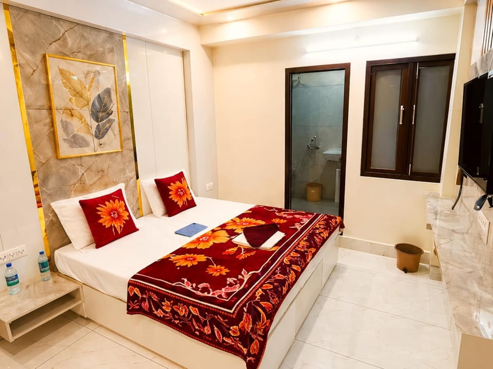 The Luxury Stay Hotel Mid - Town All Deluxe Room Near Mall Road Nainital Hotel in Noida