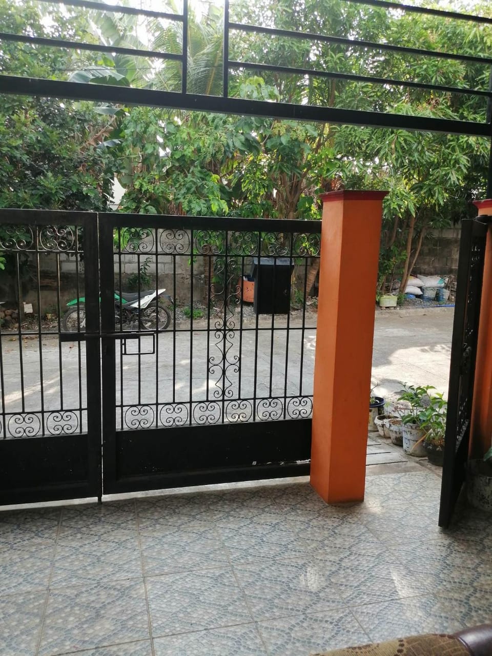 1 Bedroom Townhouse with Airconditon ,Water heater and free wifi,fully furnished House in Calabarzon