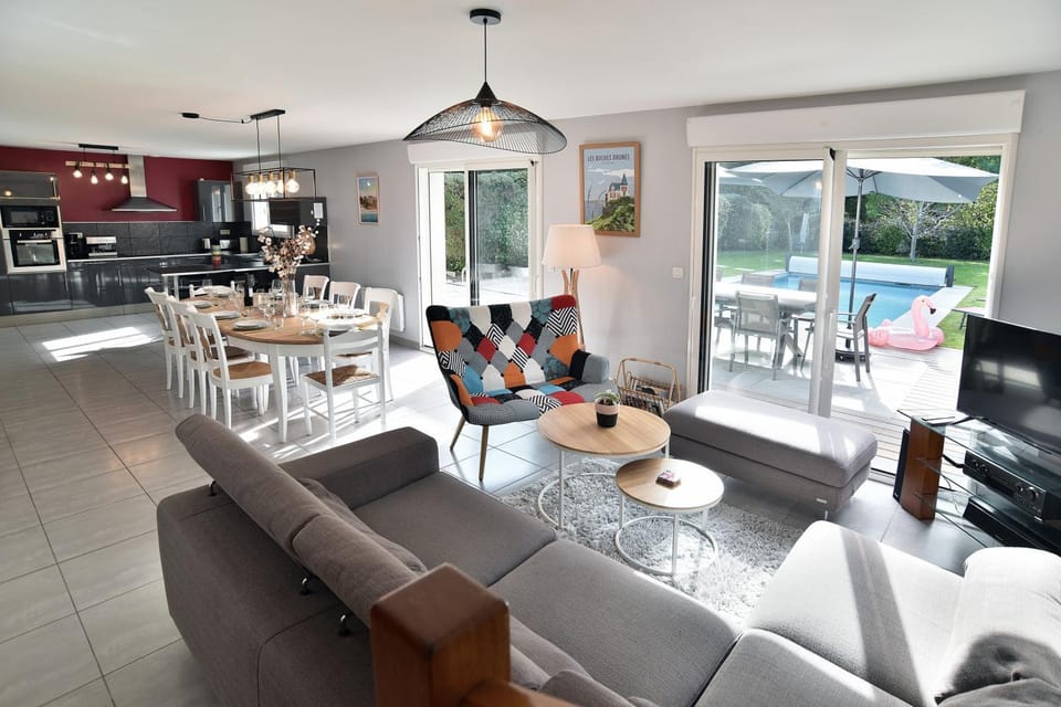 Kitchen or kitchenette, Living room, Dining area