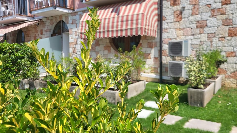 Josefine Suite Lake Front - Adults Only Apartment hotel in Brenzone sul Garda