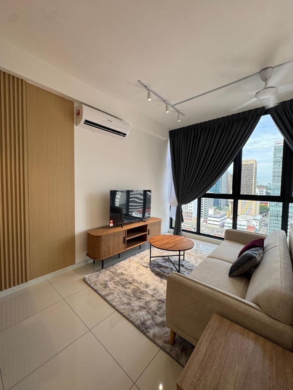 Communal lounge/ TV room, Living room, Seating area, air conditioner