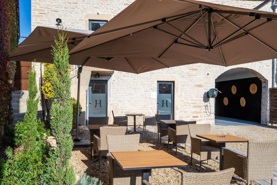 Property building, Patio, Balcony/Terrace