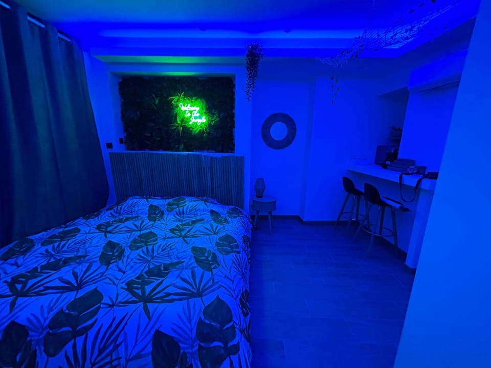 Love room - 5 min train station - Jacuzzi - Netflix - Clim Apartment in Avignon