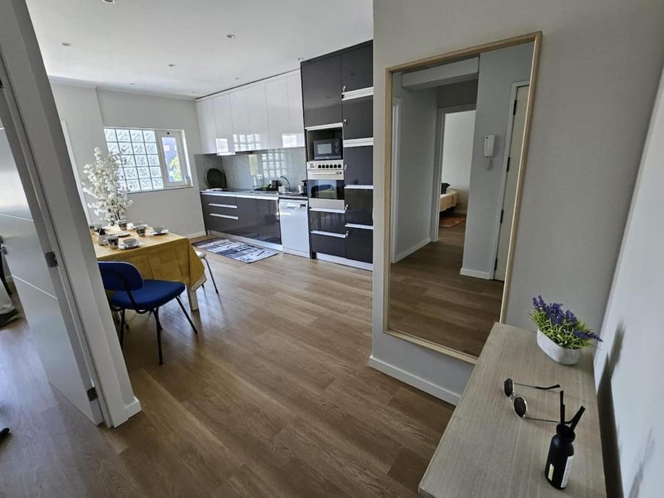 Coffee/tea facilities, Balcony/Terrace, Kitchen or kitchenette, Dining area, Communal kitchen, dishwasher, microwave, minibar, oven, stove