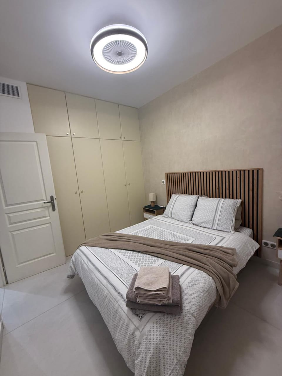 Bed, Bedroom, towels, wardrobe