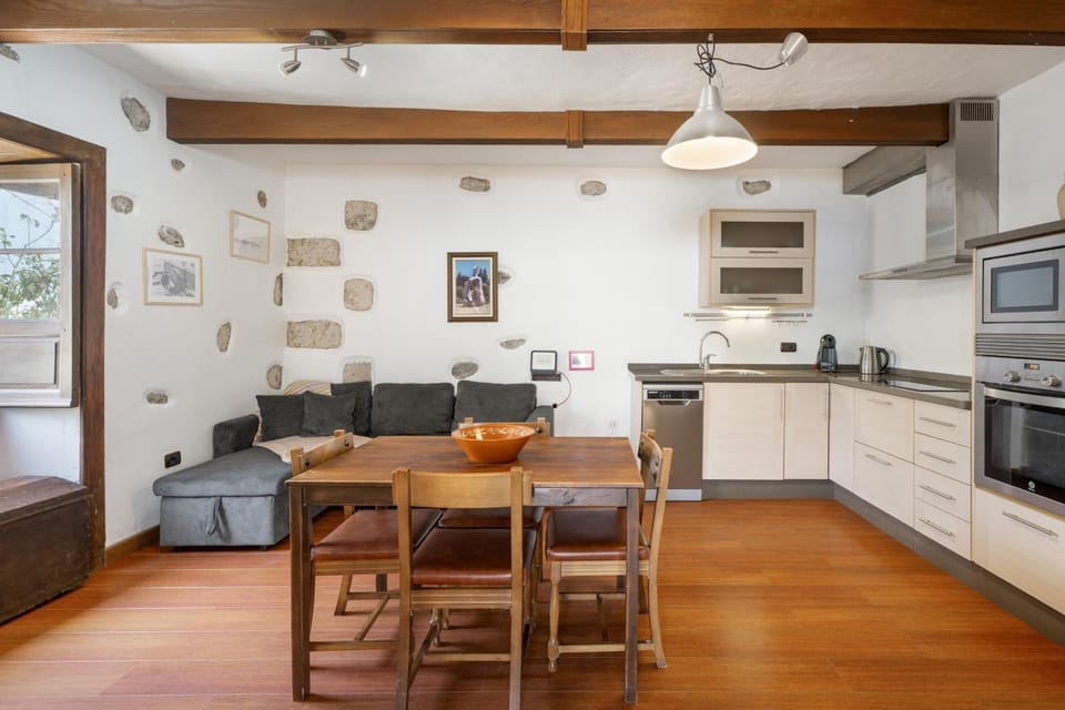 Property building, Kitchen or kitchenette, Living room