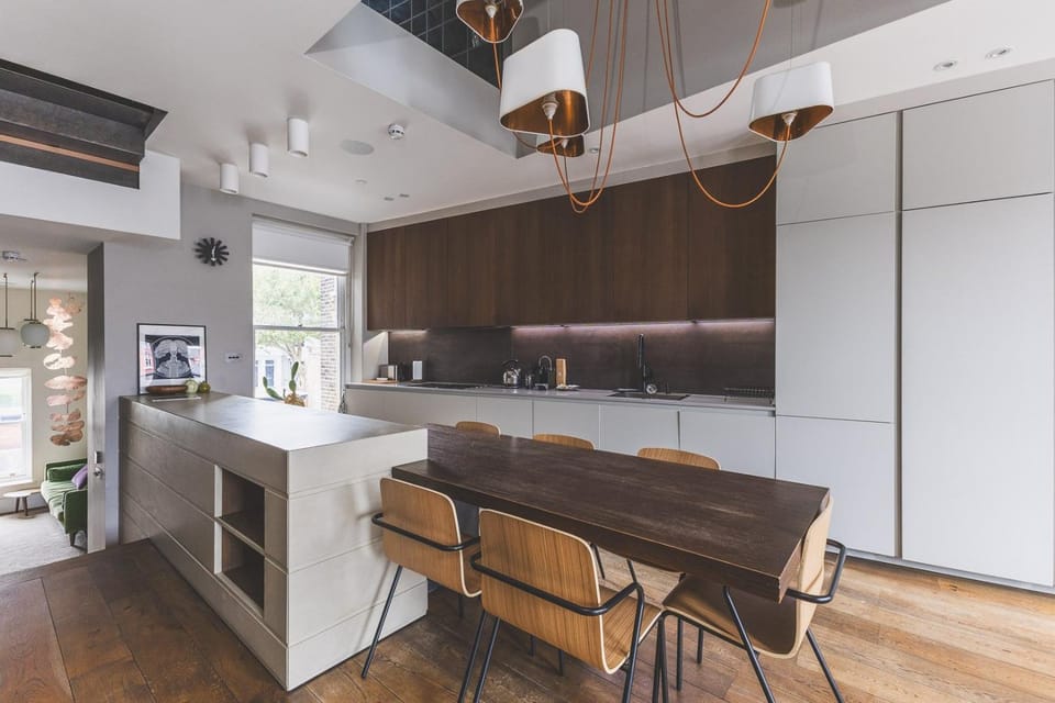 Kitchen or kitchenette, Dining area
