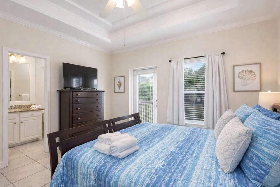 Spacious Beach Home Sleeps Many with Pool Apartment in South Padre Island