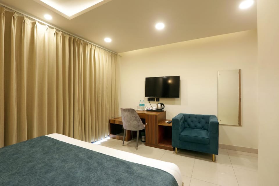 TV and multimedia, Living room, Photo of the whole room, Bedroom