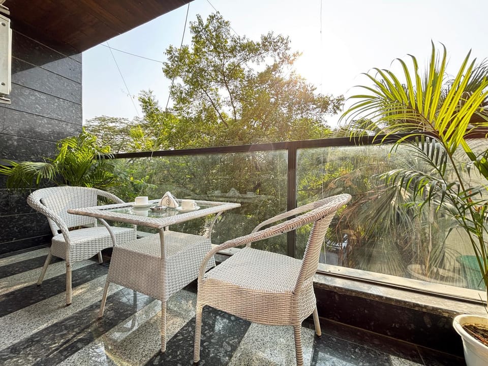 View (from property/room), Balcony/Terrace, Living room