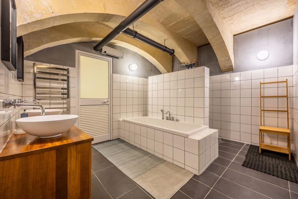 Bathroom, Bath