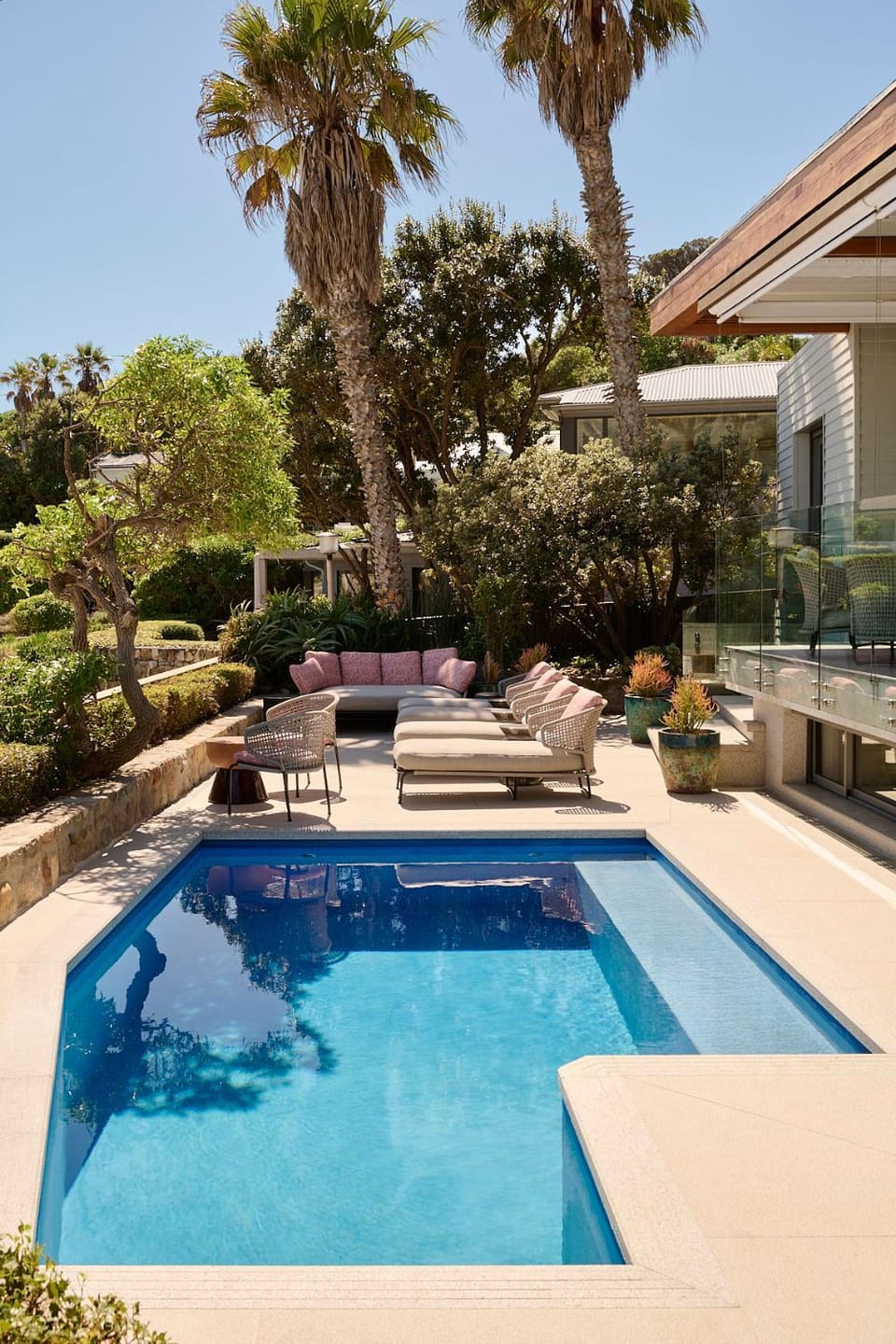 Property building, Patio, Garden, Garden, Garden view, Pool view, Swimming pool, sunbed