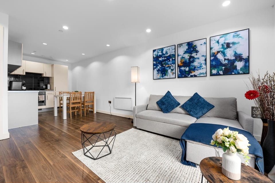 TV and multimedia, Kitchen or kitchenette, Living room, Seating area