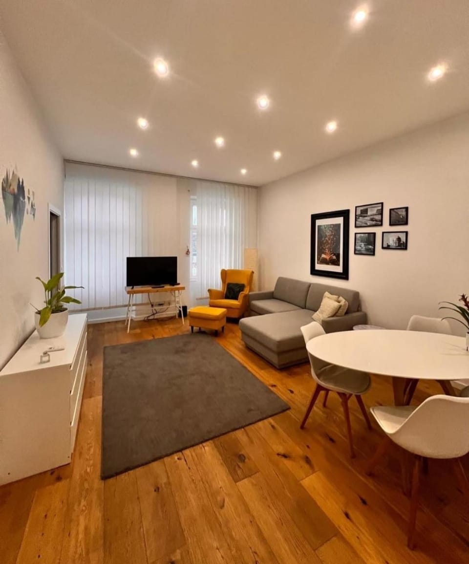 Communal lounge/ TV room, TV and multimedia, Living room, Seating area