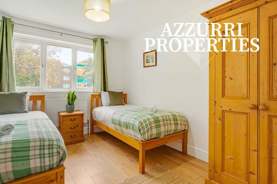 Monthly Stays at Grantham Road By Azzurri Properties Short Lets & Serviced Accommodation Newham, Sleeps up to 6 with Free Parking Apartment in Ilford