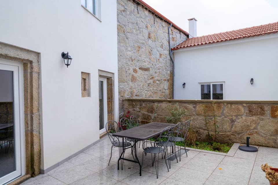 Property building, Patio, Balcony/Terrace, Dining area