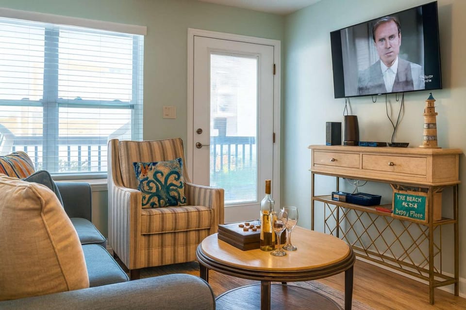 Comfy Updated Beachside Getaway Apartment in South Padre Island