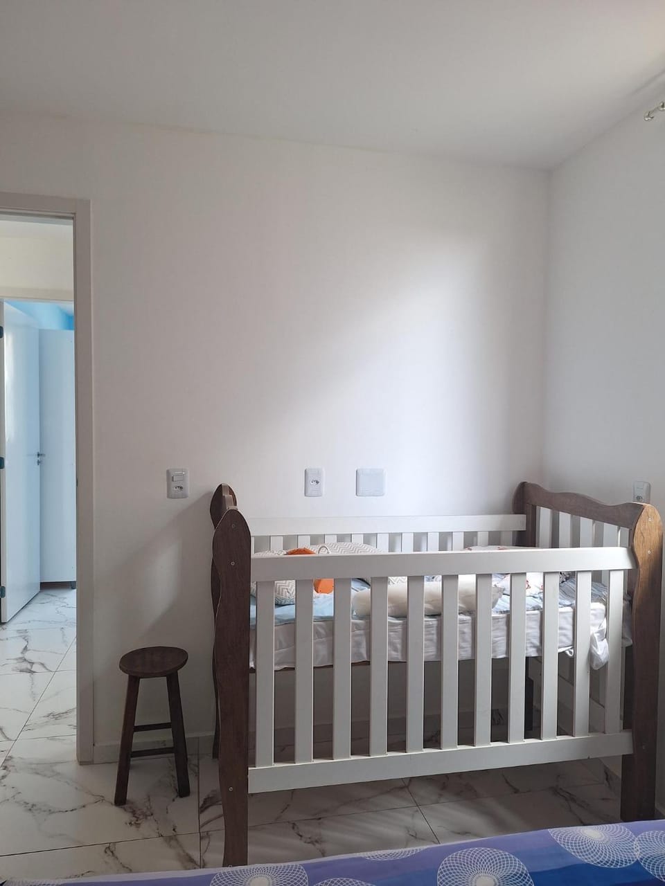 Bedroom, cot