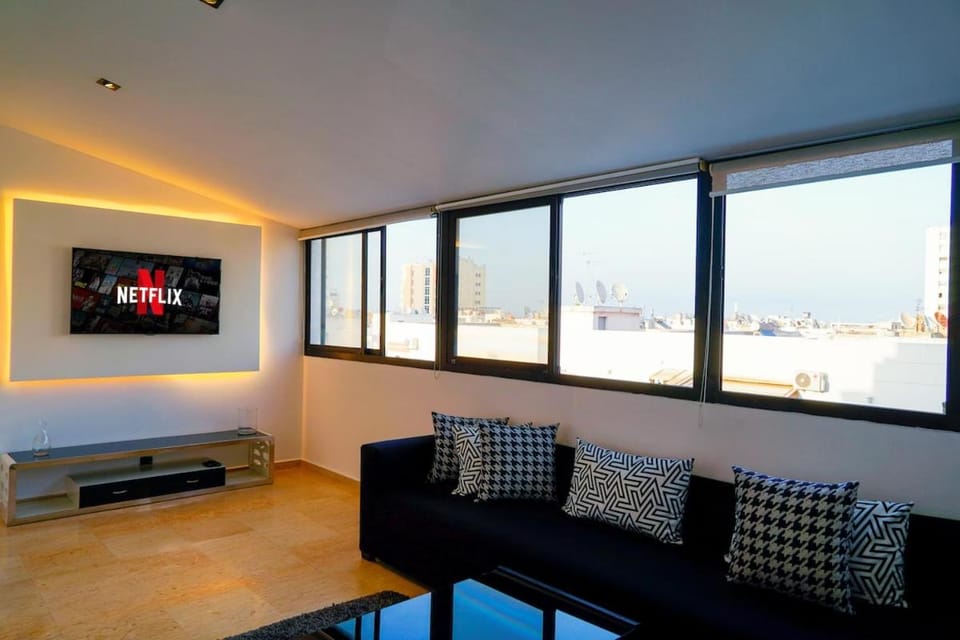 Communal lounge/ TV room, Living room, Seating area, Evening entertainment