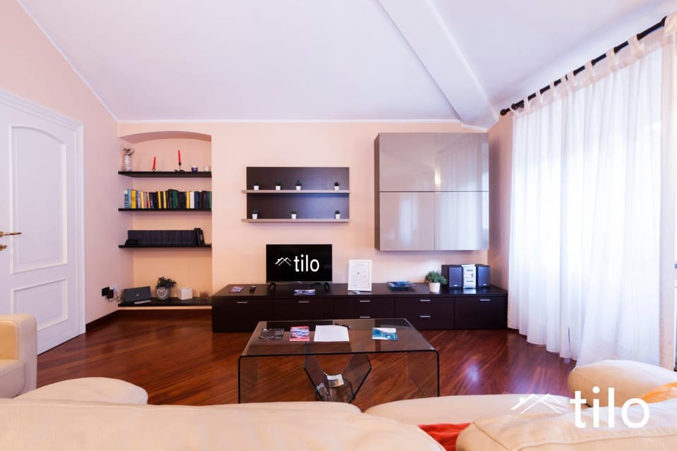 Communal lounge/ TV room, TV and multimedia, Living room, Seating area, Dining area, Evening entertainment