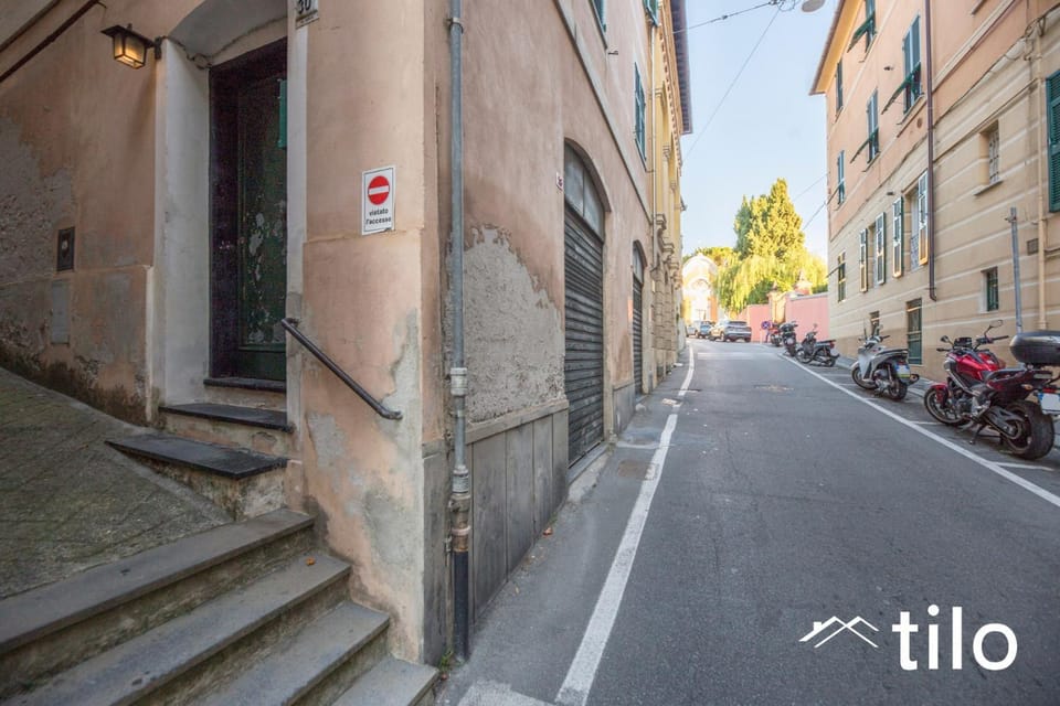 Day, Neighbourhood, Street view, Location, Parking