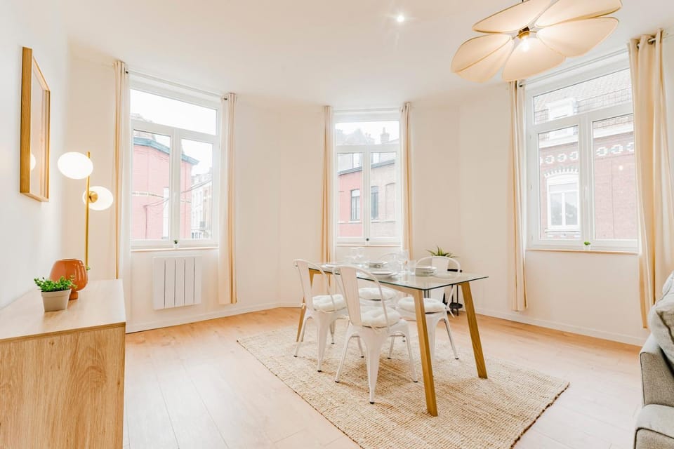 Two-bedroom flat in the centre of Tourcoing Apartment in Flanders