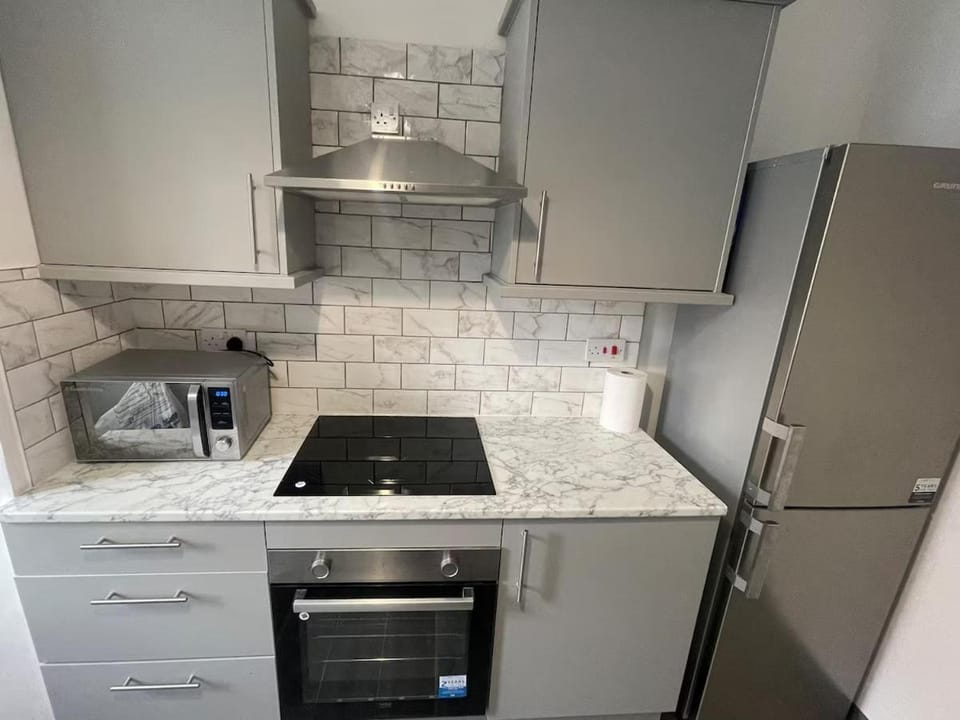 Coffee/tea facilities, oven, stove, toaster
