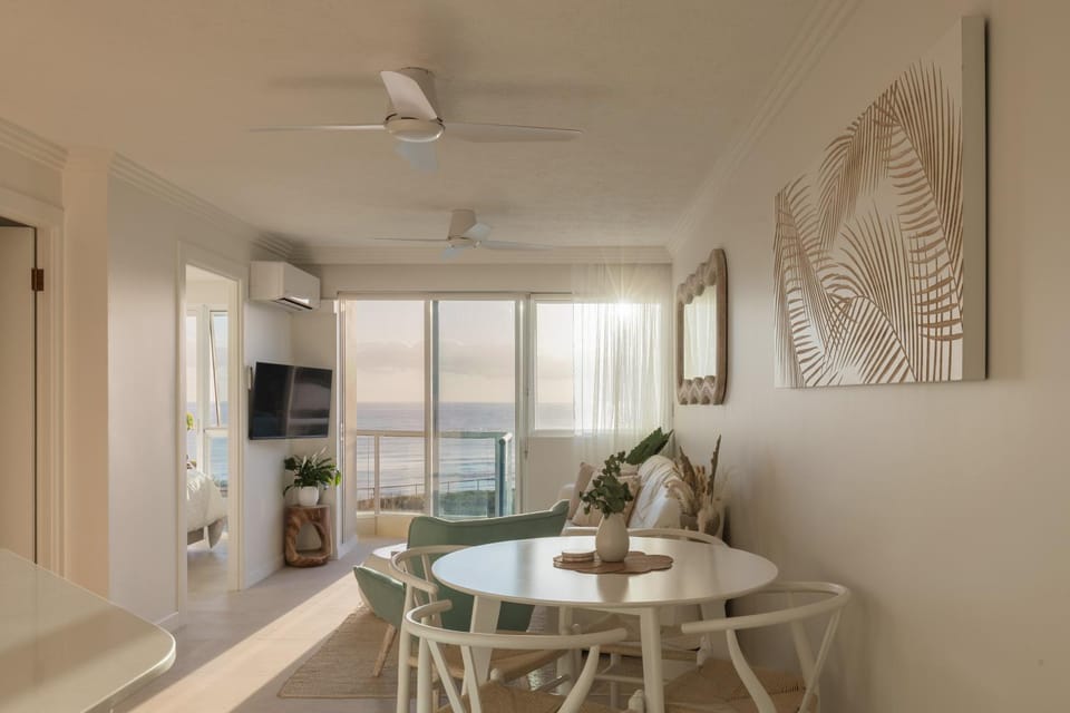 TV and multimedia, Photo of the whole room, Dining area, air conditioner