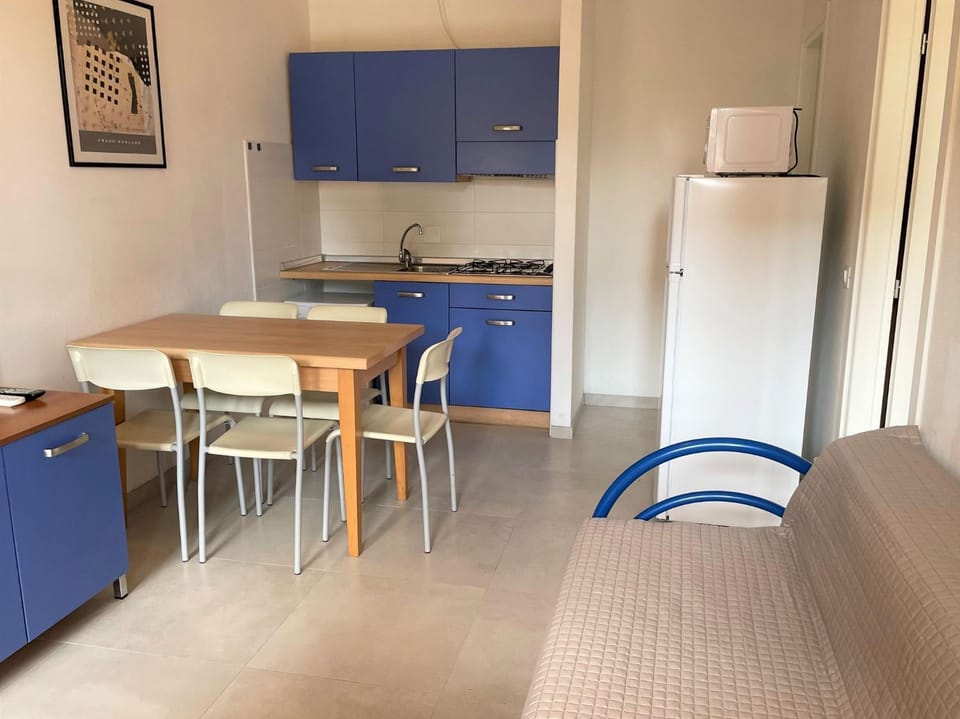Bed, Dining area, Bedroom, kitchen