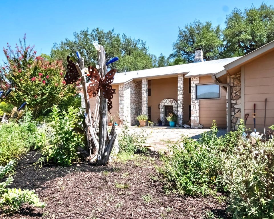 Rancho Pajaro House in Concan