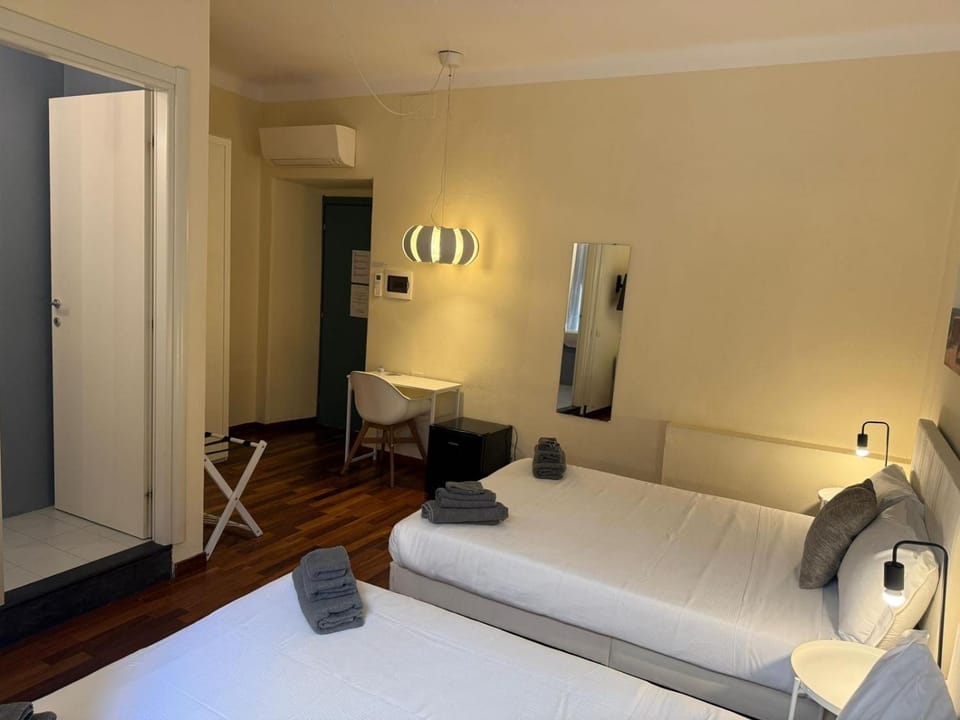 Piazza Beverini Rooms Bed and Breakfast in La Spezia