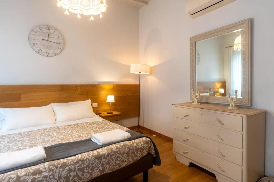 Amorino Vintage & Modern Retreat Central Florence Apartment in Florence