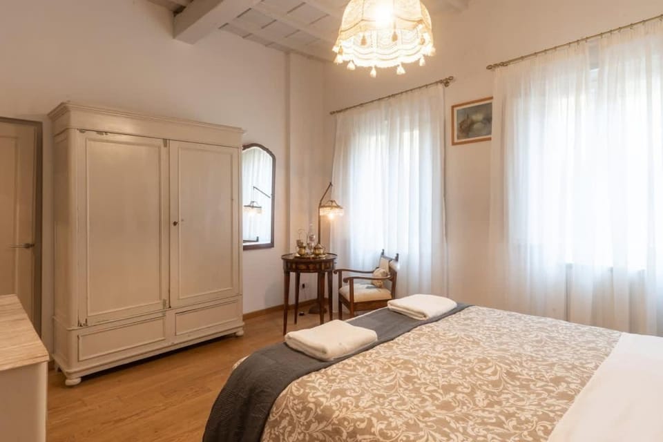 Amorino Vintage & Modern Retreat Central Florence Apartment in Florence