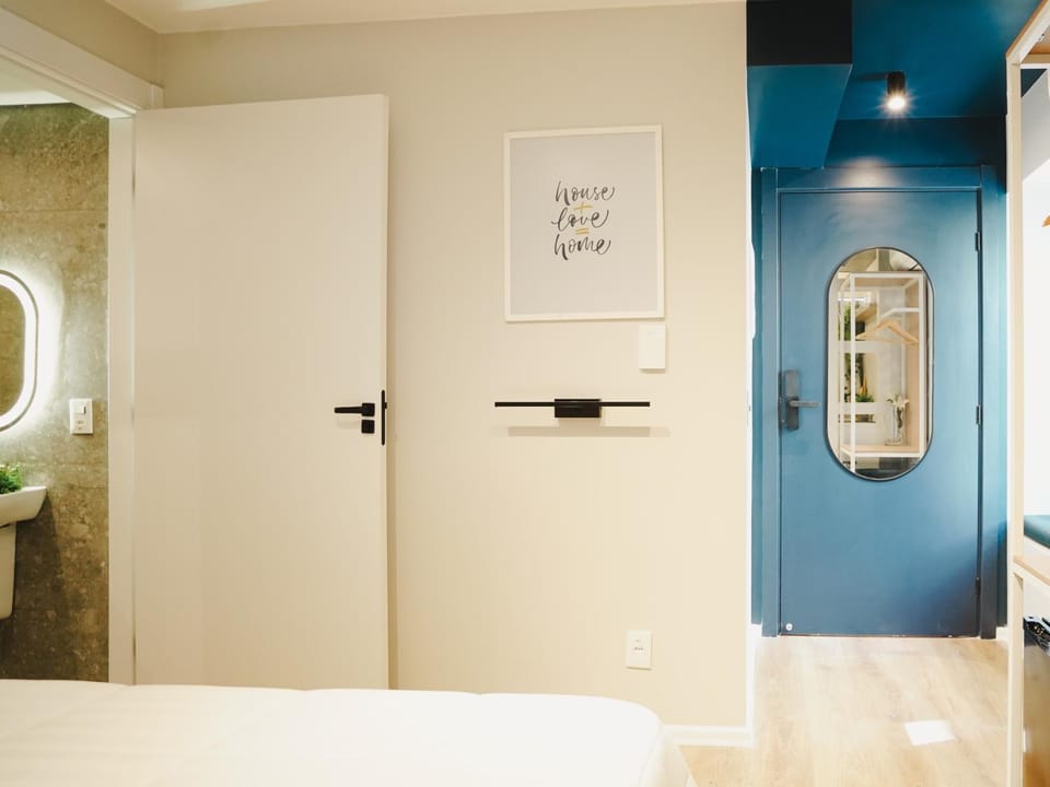 Photo of the whole room, Bedroom