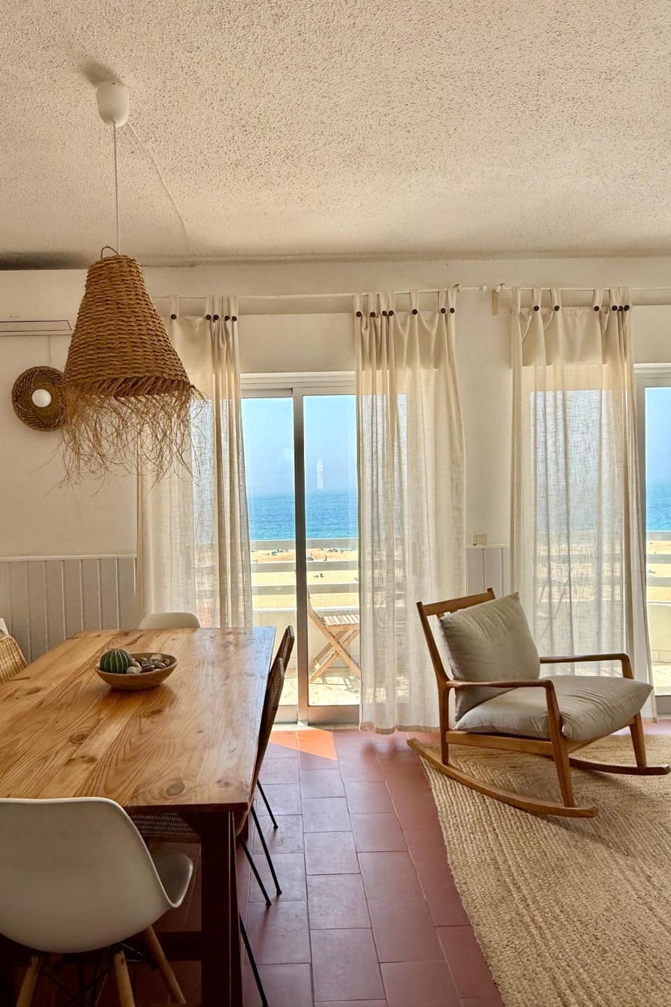Natural landscape, Balcony/Terrace, Living room, Seating area, Dining area, Beach, Sea view