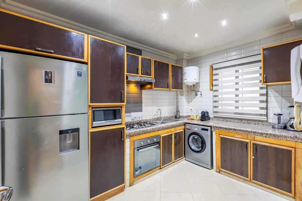 Kitchen or kitchenette, oven, stove, washing machine