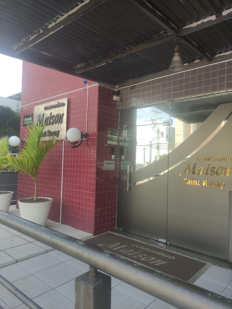 Facade/entrance