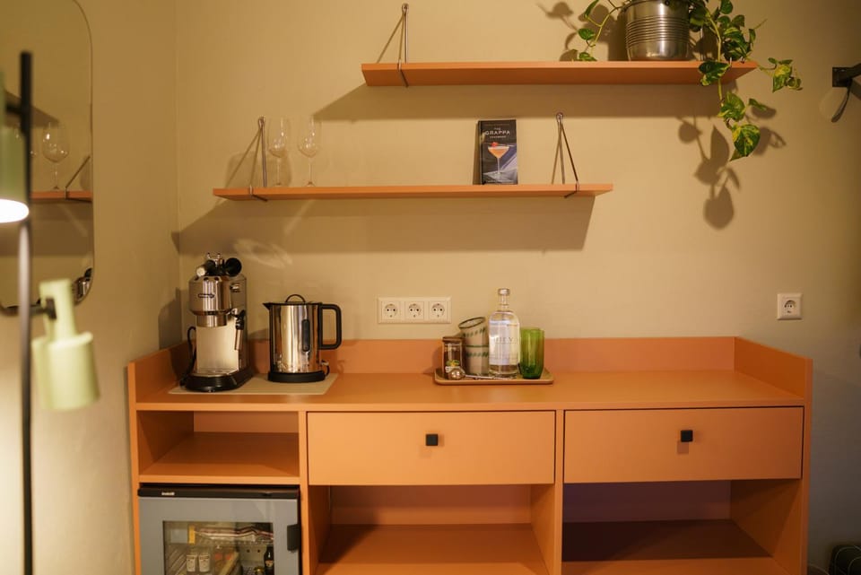 Coffee/tea facilities, minibar