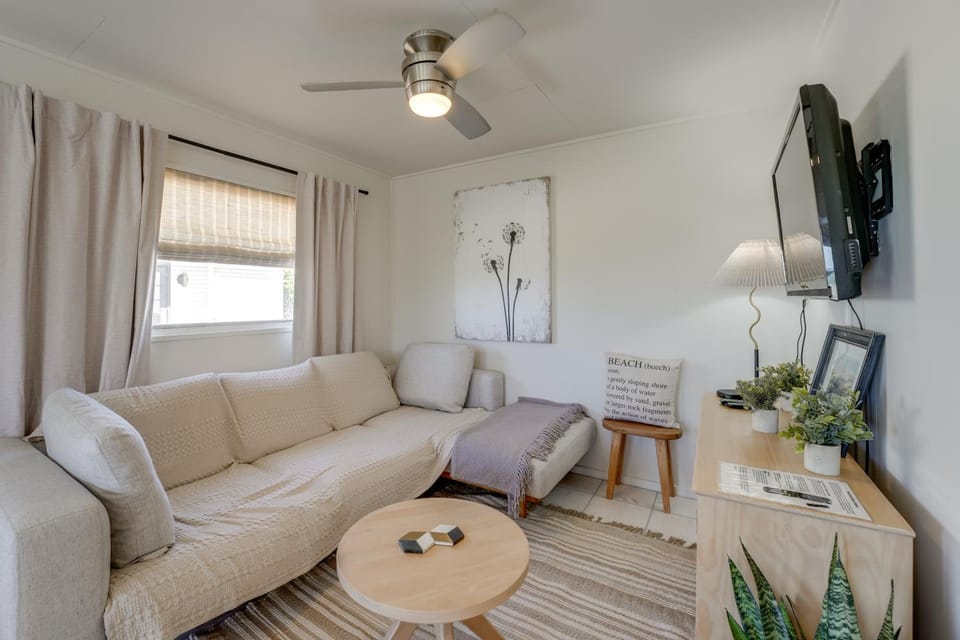 Beachfront Bliss + BBQs! Indian Rocks Beach Escape House in Indian Rocks Beach