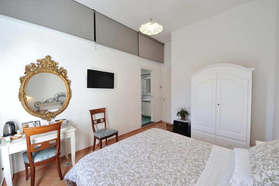 Bedroom, wardrobe