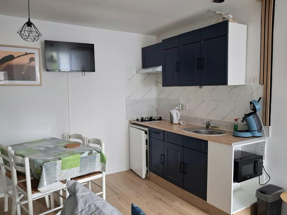 Dining area, kitchen
