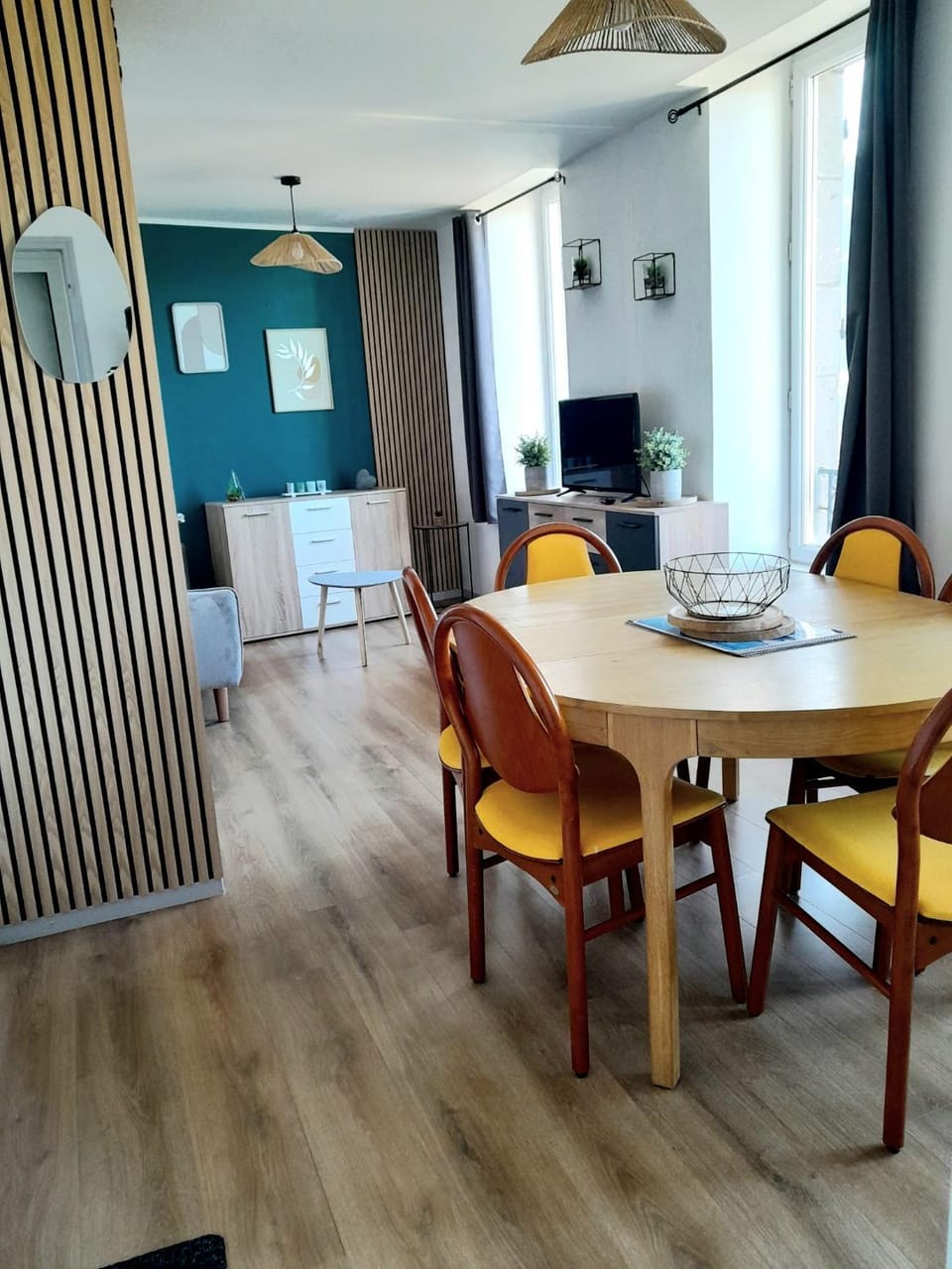 Living room, Dining area