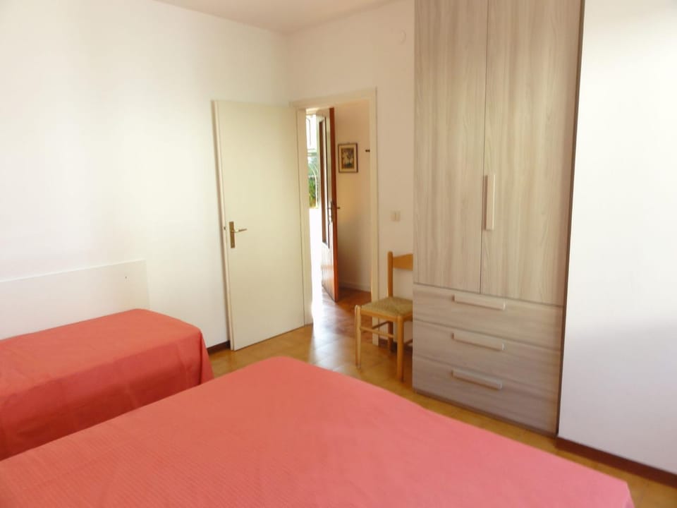 Bed, Decorative detail, Bedroom