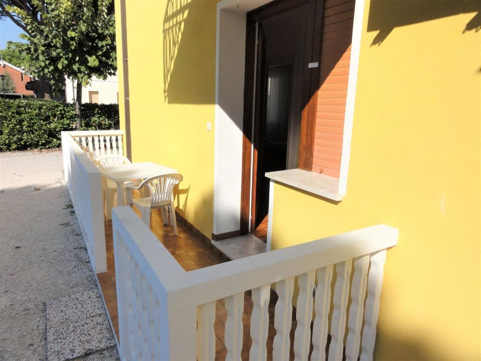 Balcony/Terrace, furniture