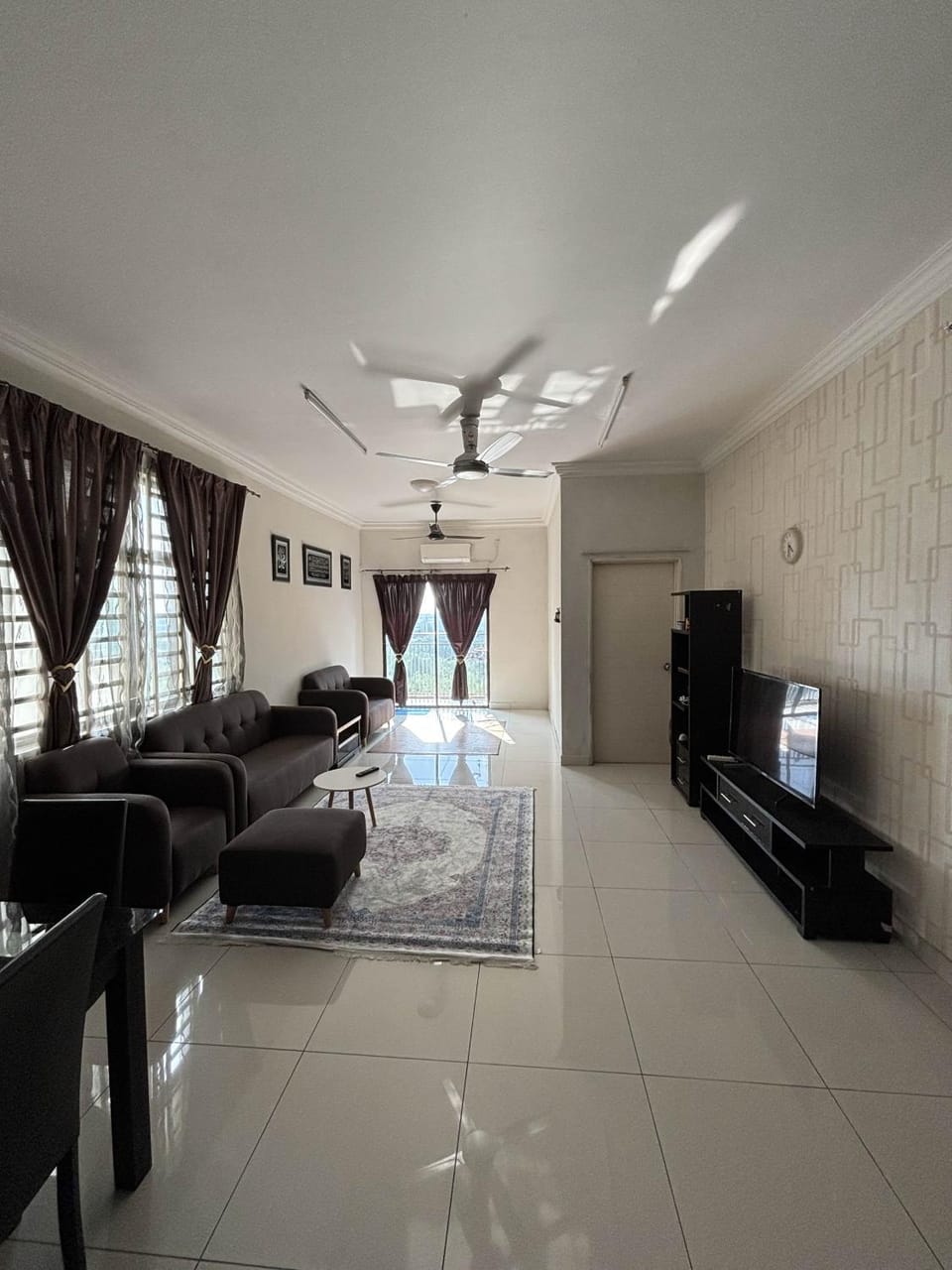 Communal lounge/ TV room, Living room, Seating area, air conditioner